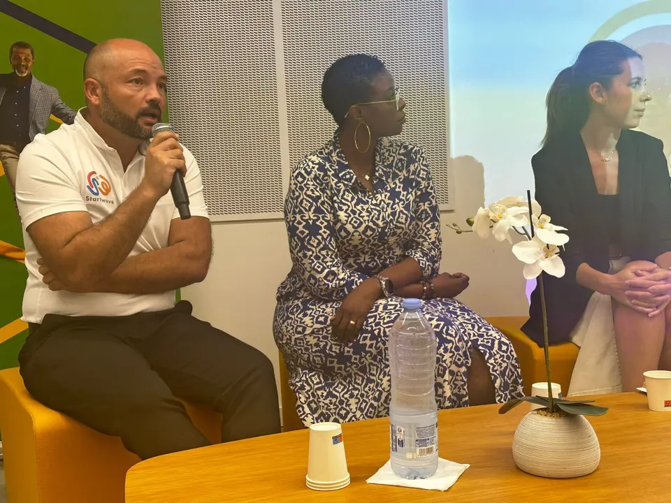 Prise de parole lors d’une table ronde publiée par Startwave
